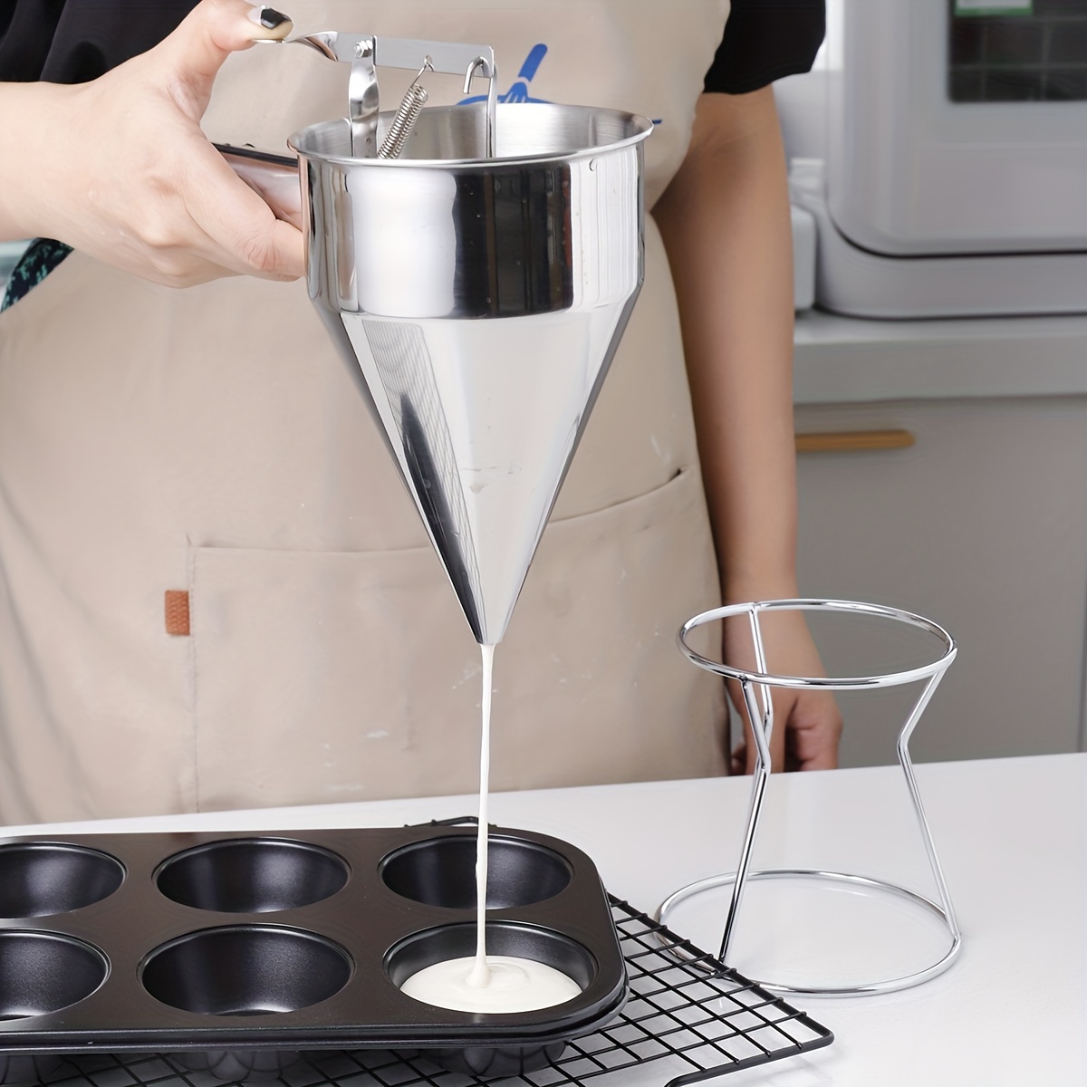 Pancake Batter Dispenser Funnel Cake Dispenser with Stand Stainless Steel Batter  Dispenser Multi-Caliber Baking Tool Multi-Purpose Cake Decorating Tool for  Kitchen Baking Pancake 