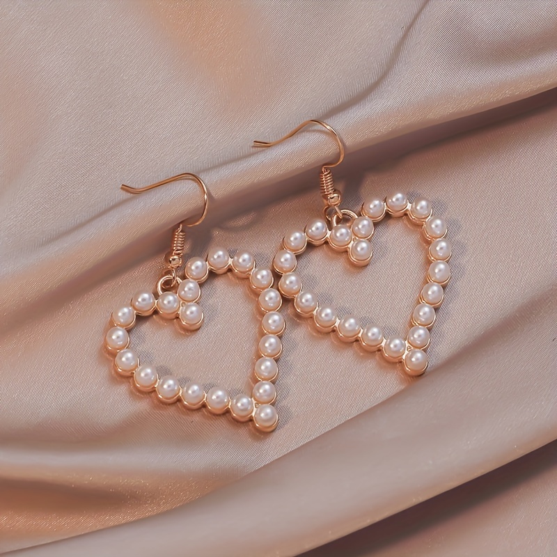 Y2K Bohemian Style Love Heart Dirbtinių perlų dizaino kabantys auskarai moterims Pažintys Papuošalai Dovana Cinko lydinio papuošalai