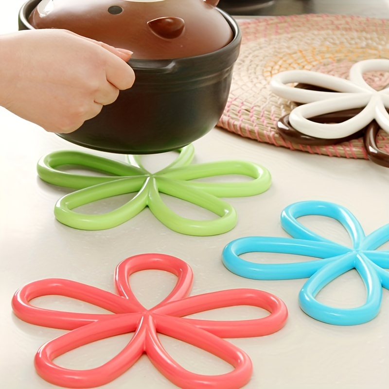 Flower Shaped Silicone Potholder, Household Hollow Out Hangable Heat  Insulation Pad, Hot Pads For Hot Pan And Pot Pads, Anti-scalding High  Temperature Resistant Dining Table Mat, Tabletop Protection, Kitchen  Accessories - Temu