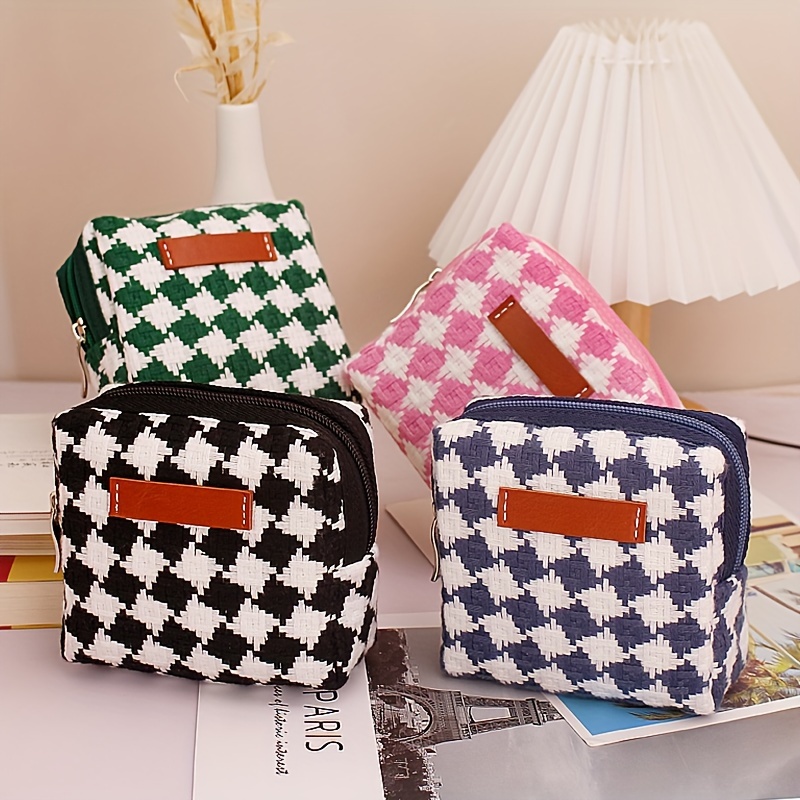 1Pc Checkered Makeup Bag Knitted Cosmetic Bag,Large Capacity Makeup Bag  Pencil Case Makeup Brush Storage Bag Knitted Toiletry Bag,Plaid Cosmetics  Bags,Checkered Pencil Case Makeup Organizer Bag,Brown : : Beauty &  Personal Care