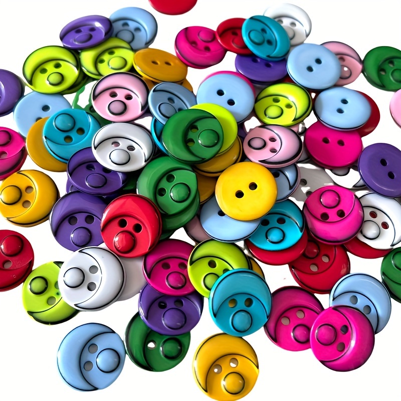 

Lot de /50/ boutons en résine colorée de 1,5 cm/0,59 , représentant un et une , et mignons, parfaits customiser des pulls ou des cardigans faits .