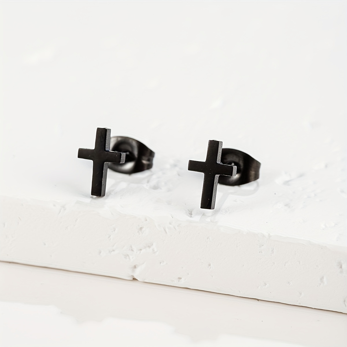 1 Pair Punk Korean Style Cross Stud Earrings For Men - Stainless Steel Minimalist , Small Lightweight Everyday Jewelry, Christmas Gift For Him, Men's Fashion Accessory, Contemporary Masculine Look