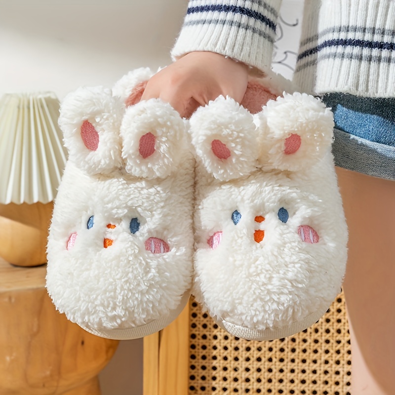 Chaussons beiges forme lapin