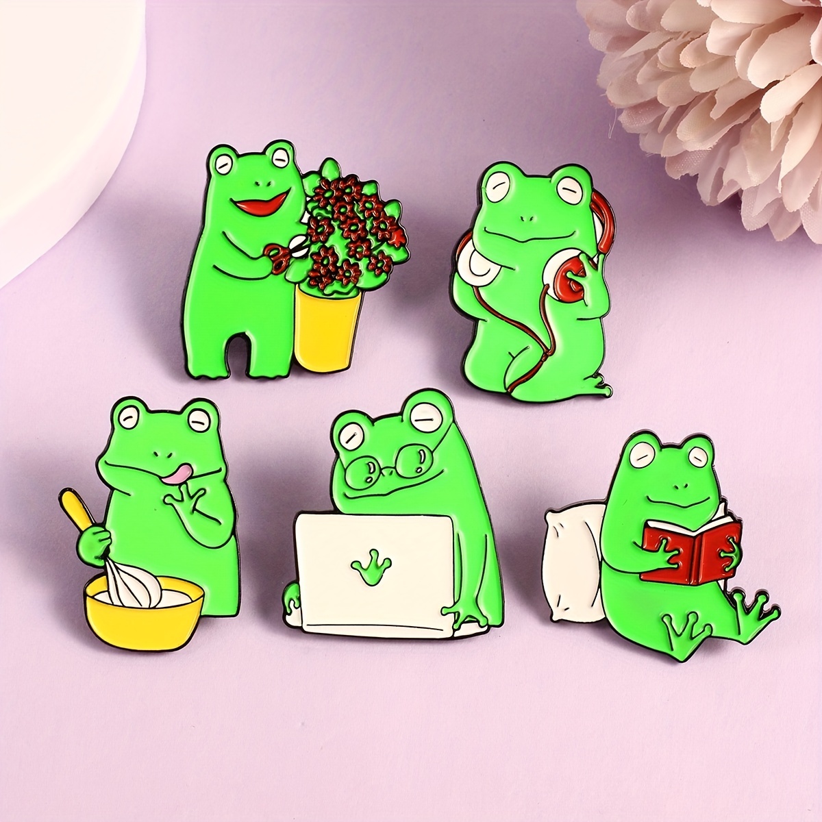 Clothing & Accessories :: Clothing Accessories :: Cute Frog Badge