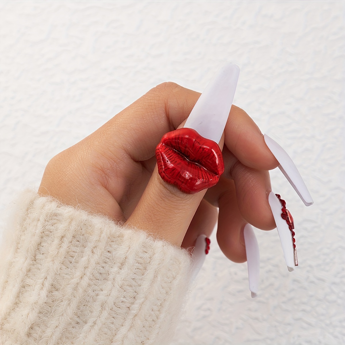 Lip finger outlet ring