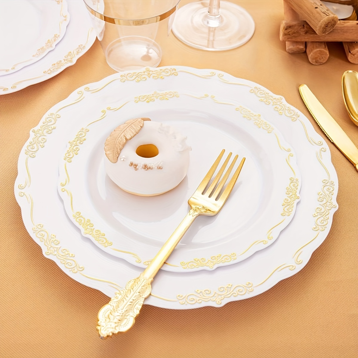 Hioasis 60 platos de plástico dorados, platos desechables con ribete blanco  y dorado, platos desechables dorados de 10.25 pulgadas, perfectos para