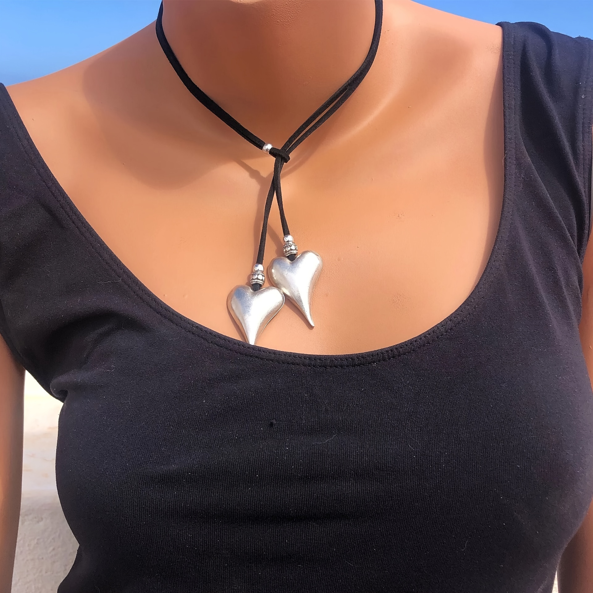 

Silvery Boho Heart Pendant Leather Rope Necklace Vintage Jewelry Memorial Gift Female Neck Accessories Gift