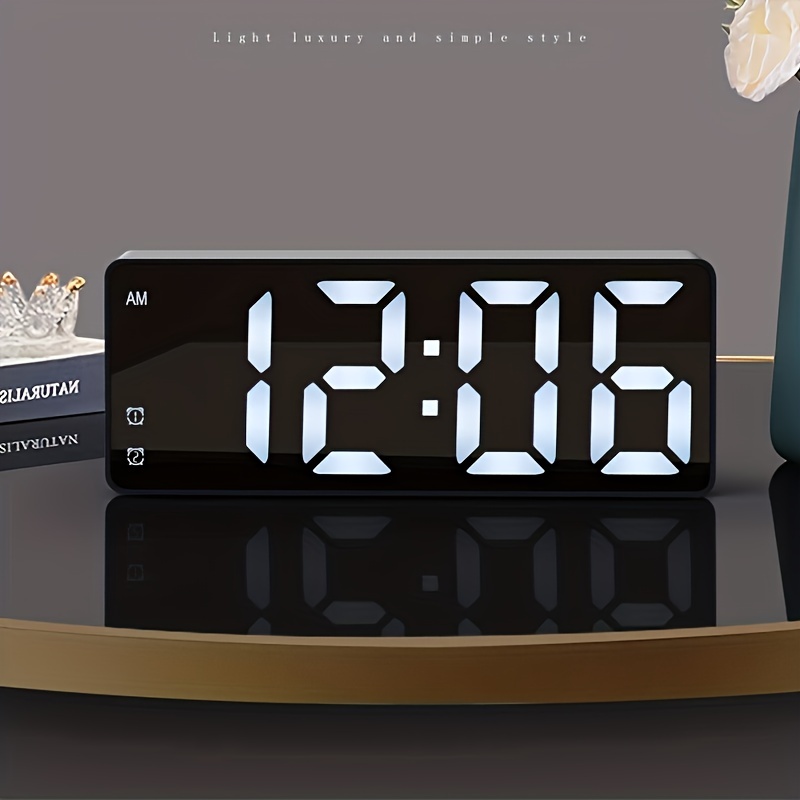 Digitale Wanduhr 3D LED Wecker Elektronische Schreibtisch Uhren mit Großen  Temperatur 12/24 Stunde Display