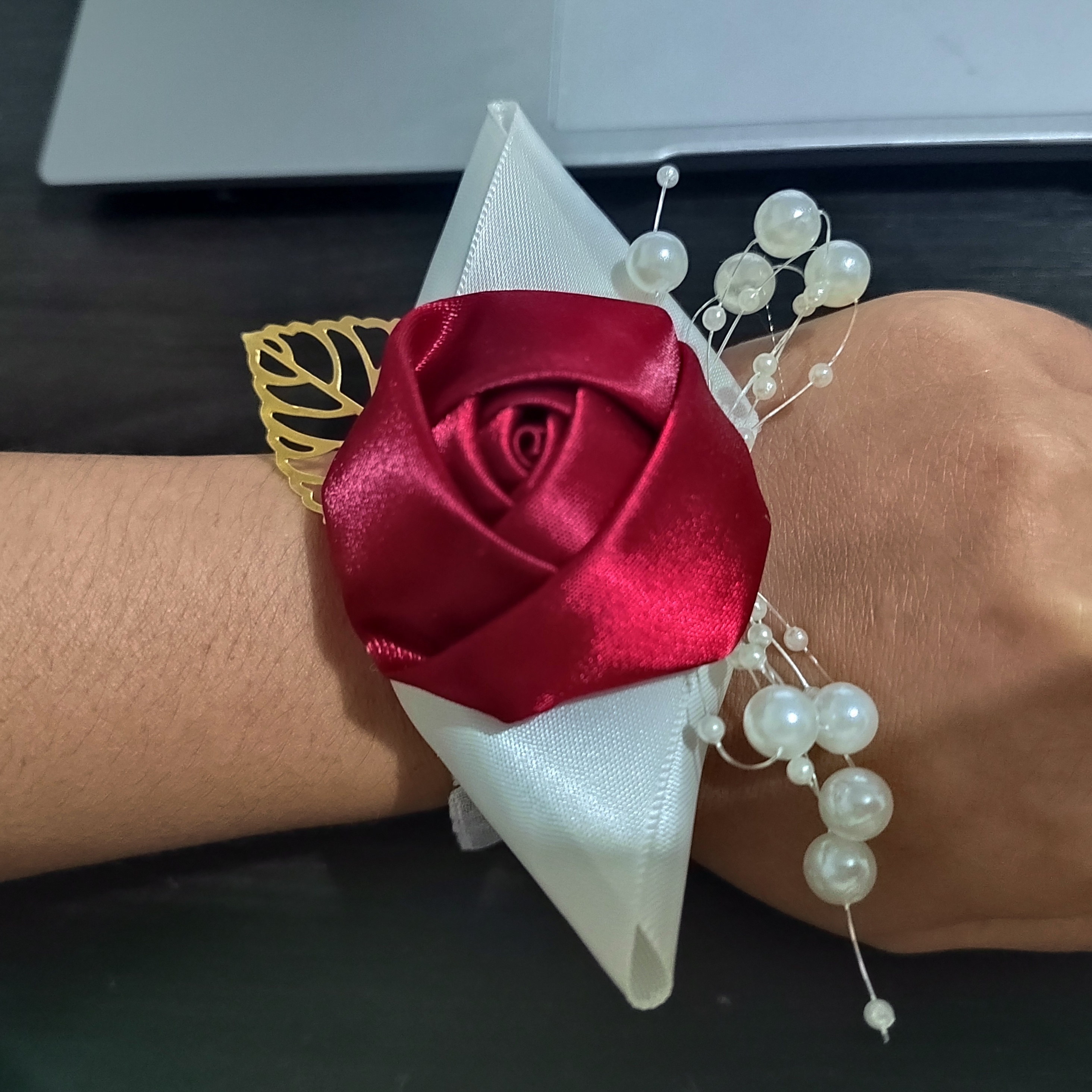 Ivory Wedding Bridesmaid Bride Wrist Corsage Decoration Hand - Temu Norway