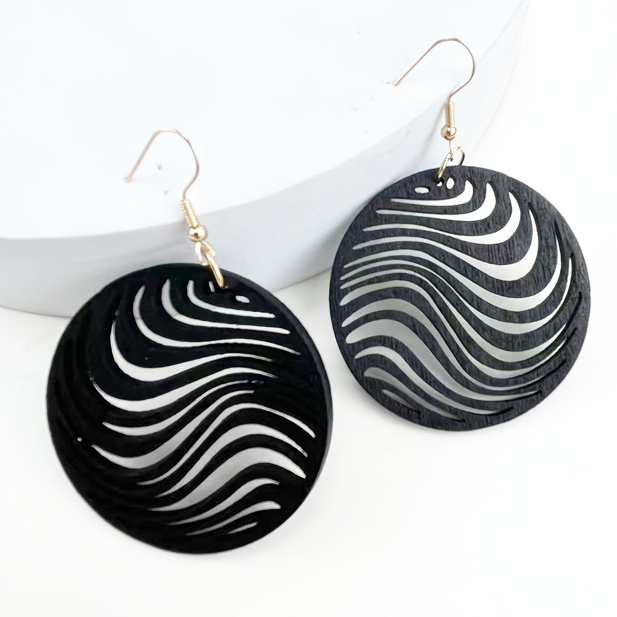 1 Pair Water Wave Wood Round Hoop Hollow Pendant Earrings