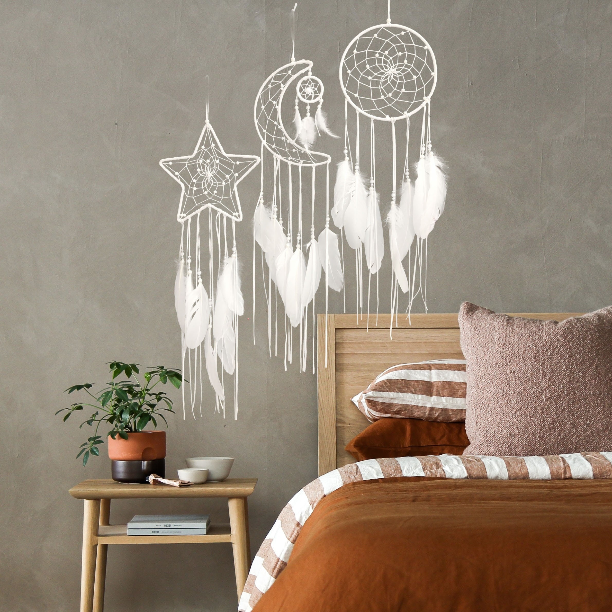 Atrapasueños grande con luna y estrellas colgando sobre la cama, plumas,  atrapasueños para el hogar, decoración para colgar en la pared, plumas