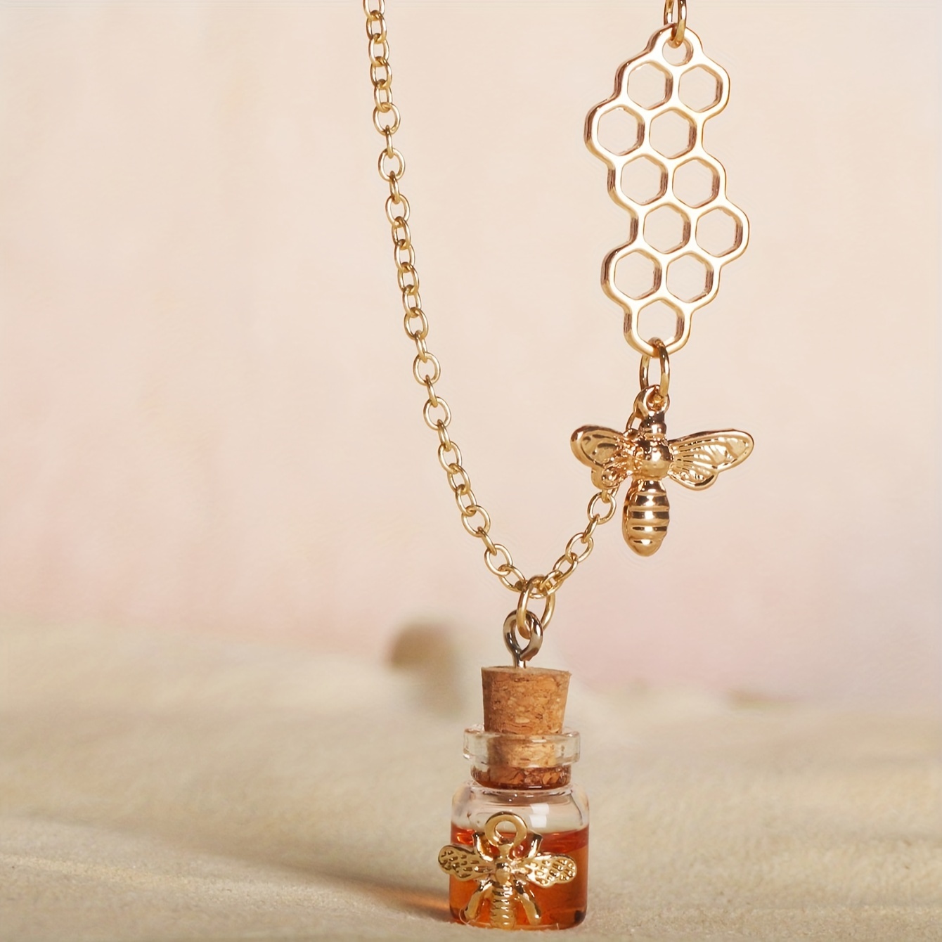 

1pc Bee Honeycomb Necklace Honey Jar Animal Golden Alloy Necklace Cute Chain Jewelry For Women
