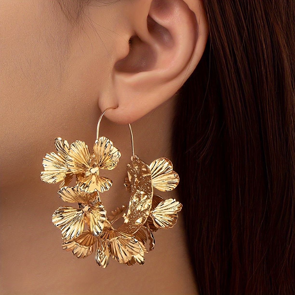 

A Pair Of Elegant Exaggerated And Gorgeous Flower Ring Earrings For Women's Festivals, Birthdays, Dates, Balls, Banquets, Weddings, Parties, Vacations, And Shopping Accessories