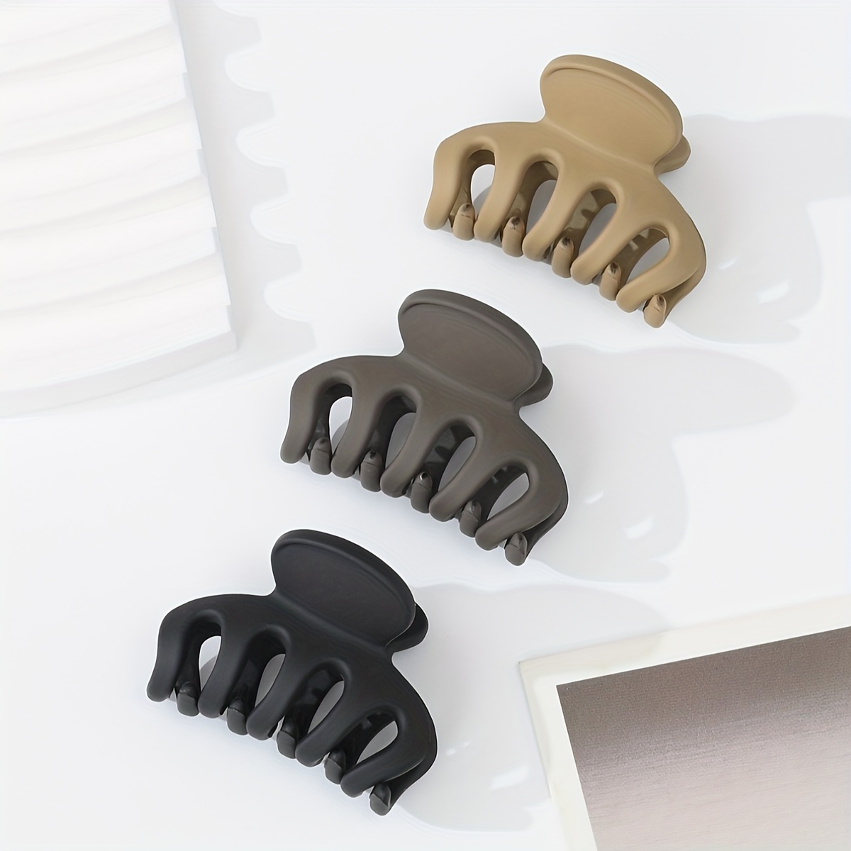 Image of 3pcs Matte Hair Claw Clip Shark Claw Clips Solid Color Hair Claw Elegant Hair Clips For Women