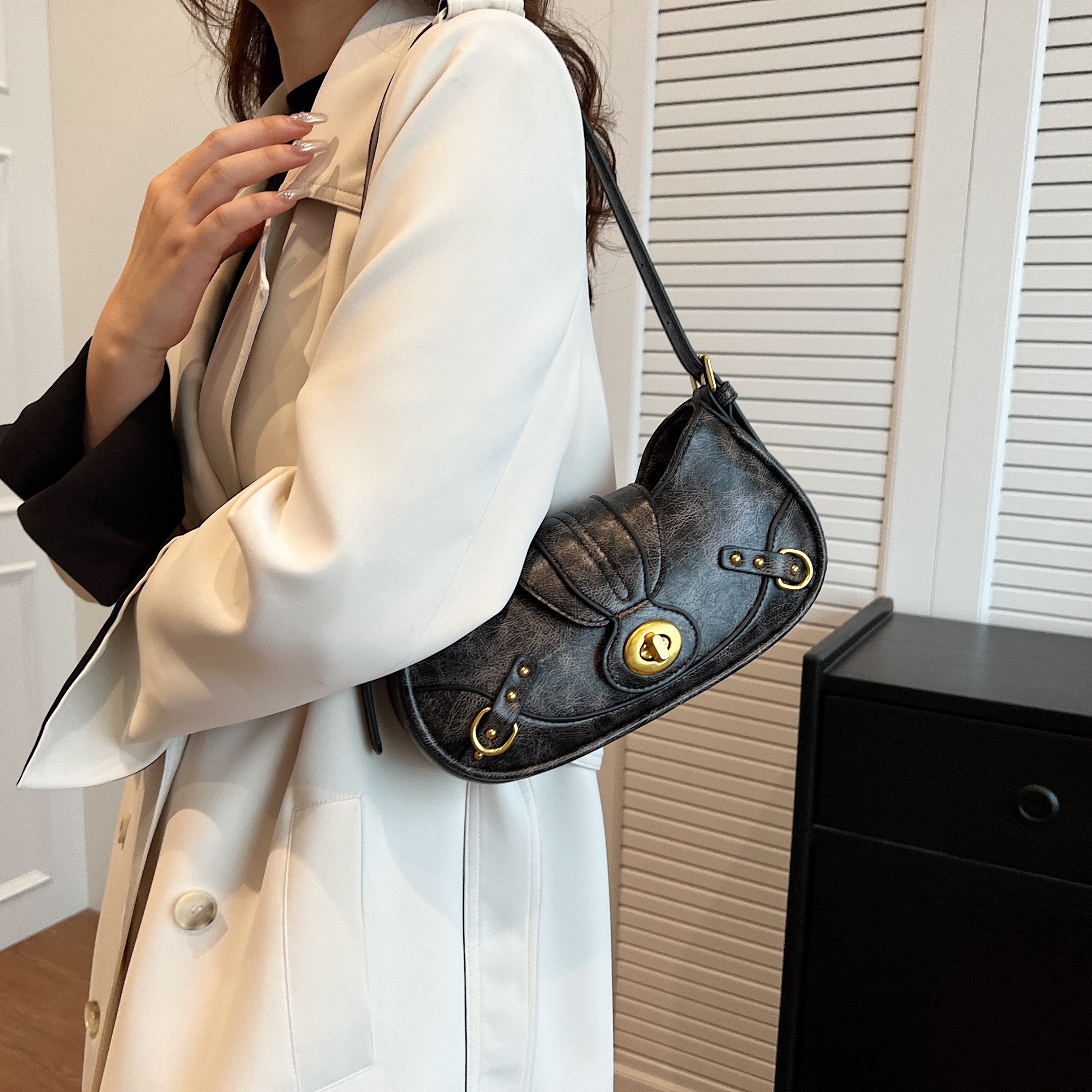 Fashion Women's Crossbody Bag, Buckle Decor Bag With Wide Strap, Zipper  Handbag For Ladies - Temu