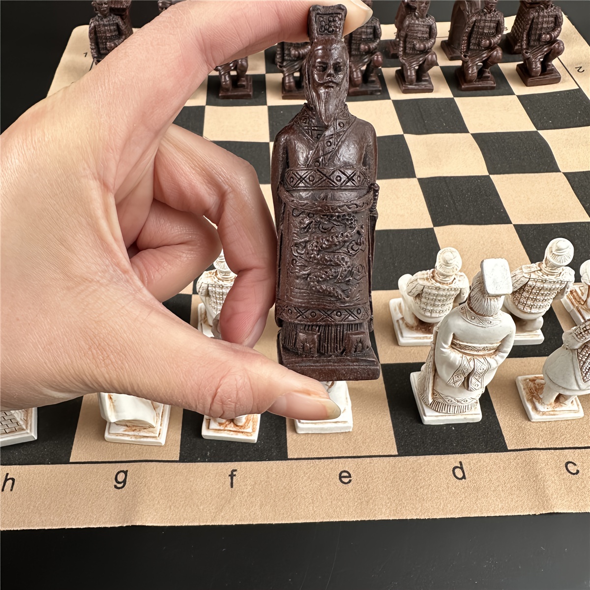 

Large Chess Creative 3d Terra-cotta Warriors Resin Chess Pieces, Old Treatment Character Modeling Antique Faux Leather Chess Board 43*43cm (16.93inch), Entertainment Game Toy