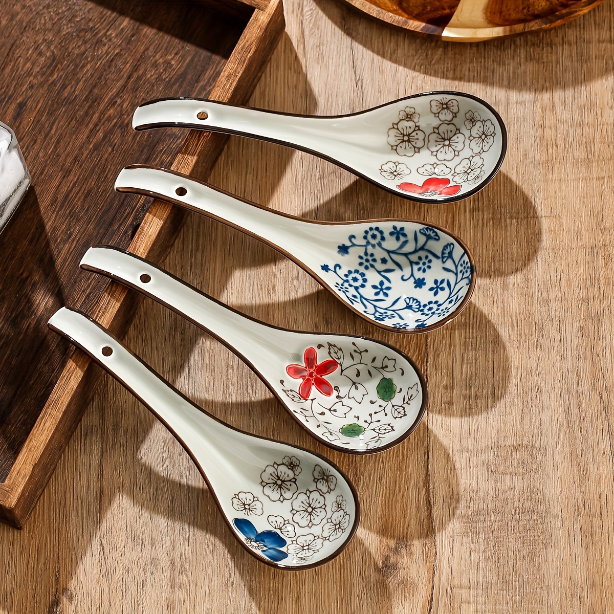 4개 세라믹 수프 스푼, 일본 가정용 창의적인 라면 먹는 국수 스푼, 음료용 서빙 스푼, 밥과 국수용 도자기 스푼