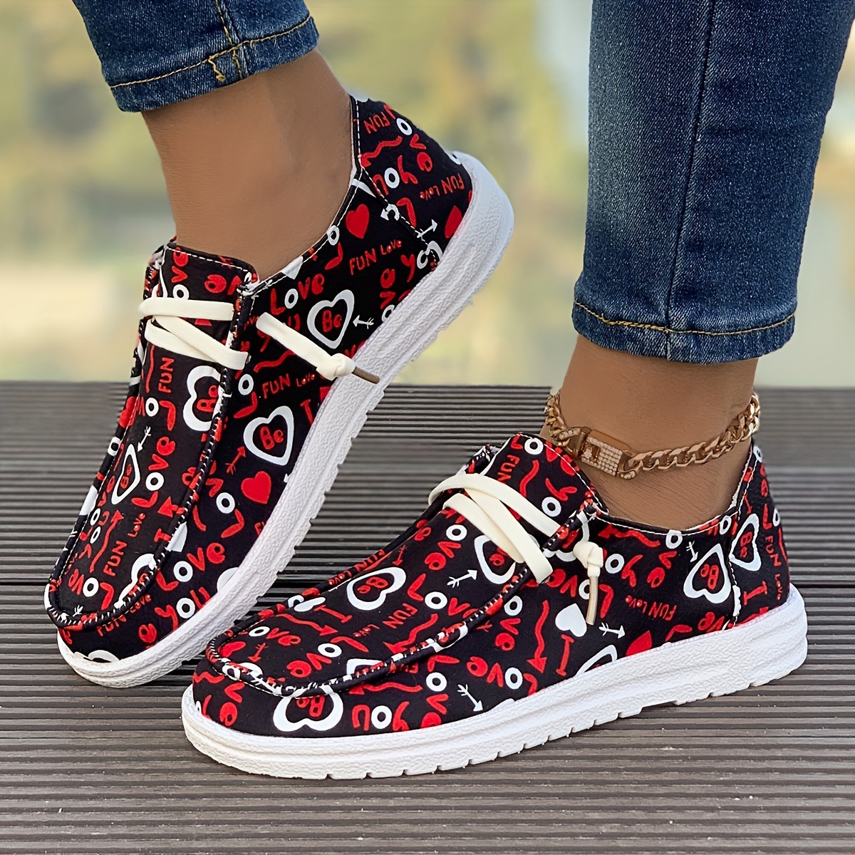 

Women's Fashion Outdoor Skate Shoes, Upper With Letters And Hearts Pattern, Flat Comfortable Light Lace-up Skate Shoes