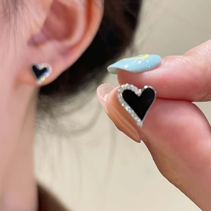 

Unique Black Heart Design Stud Earrings Alloy Jewelry Embellished With Rhinestones Elegant Simple Style For Women Daily Dating