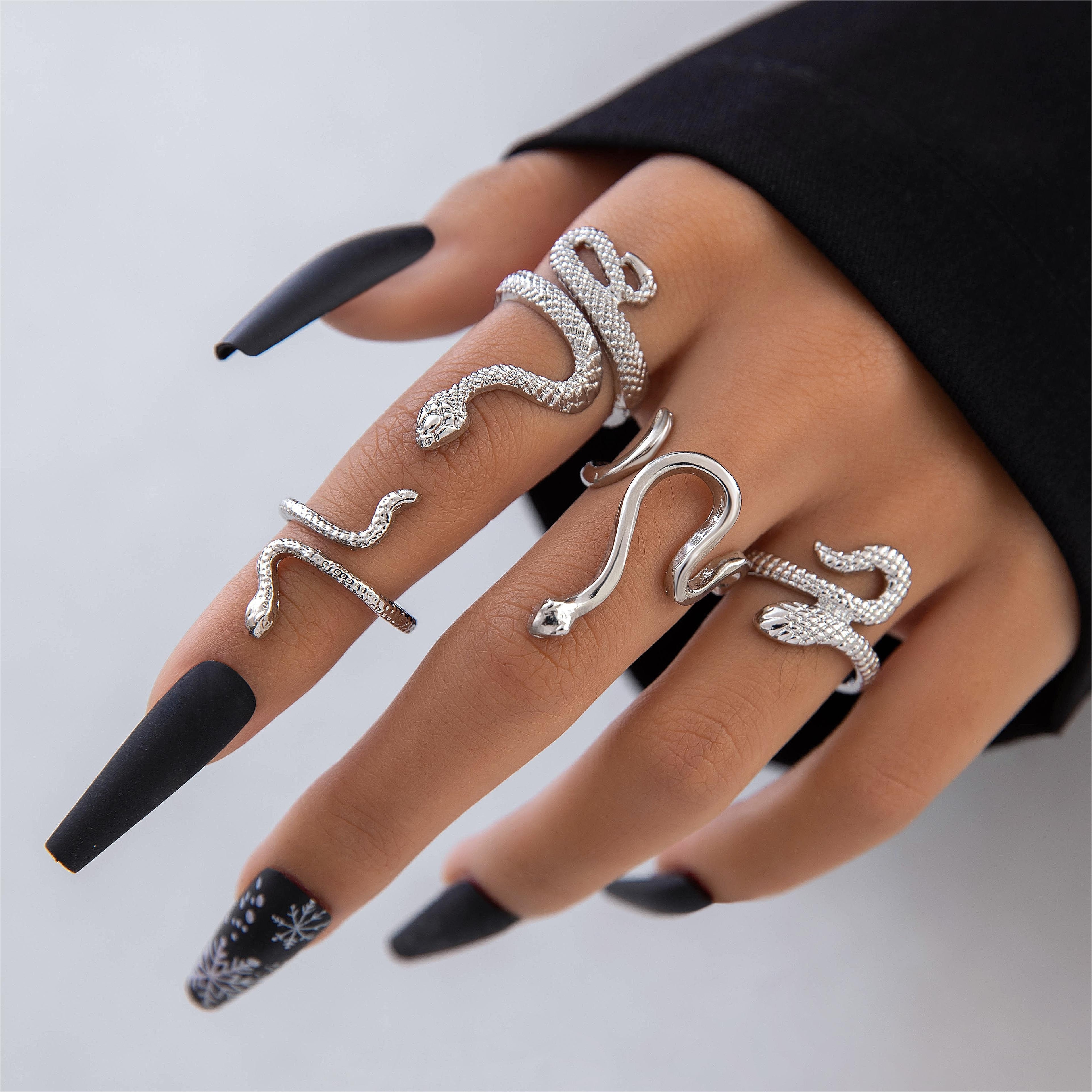 

4pcs Hip Hop Style Stacking Rings Trendy Snake Design Suitable For Men And Women Match Daily Outfits Party Accessories