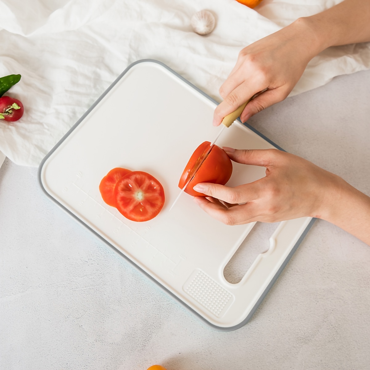 Non-slip Plastic Cutting Board With Measurements And Juice Grooves