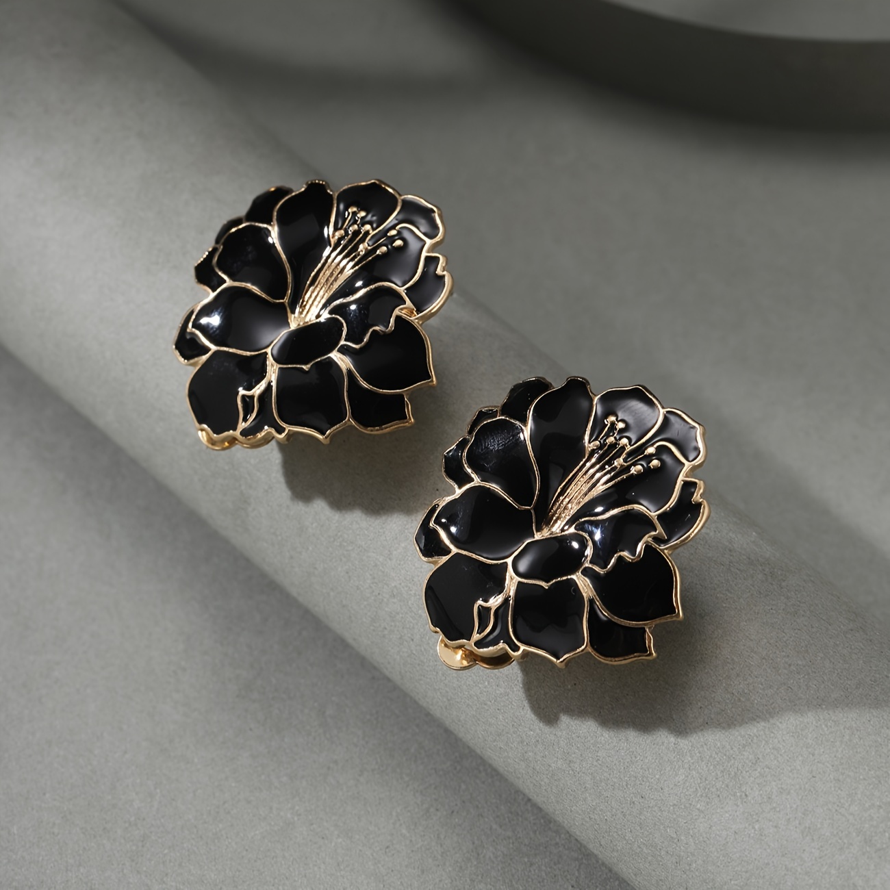 E-shop Elegante französische Blumen-Clip-Ohrringe für Damen, geeignet für Feiertage, Geburtstage, Dates, Abschlussbälle, , Hochzeitsfeiern, Urlaub,