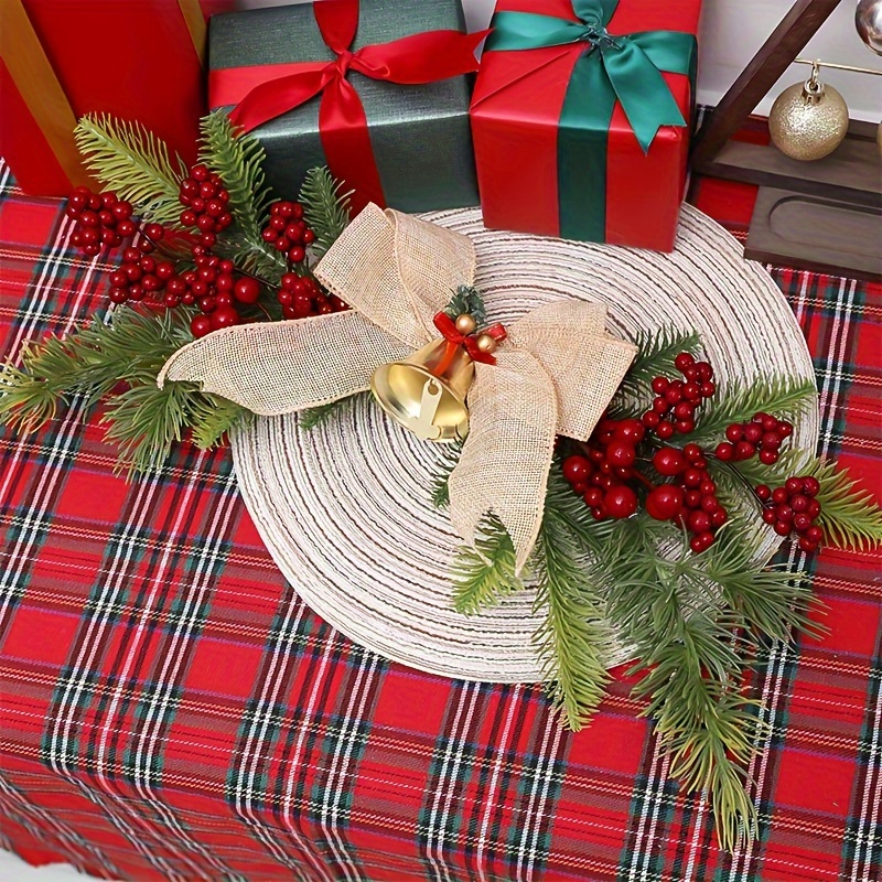 人工クリスマススワッグ1個、冬の松葉装飾スワッグ、リボンリボンと赤いベリー付き、壁ドアまぐさフェスティバル装飾用の緑のクリスマススワッグ