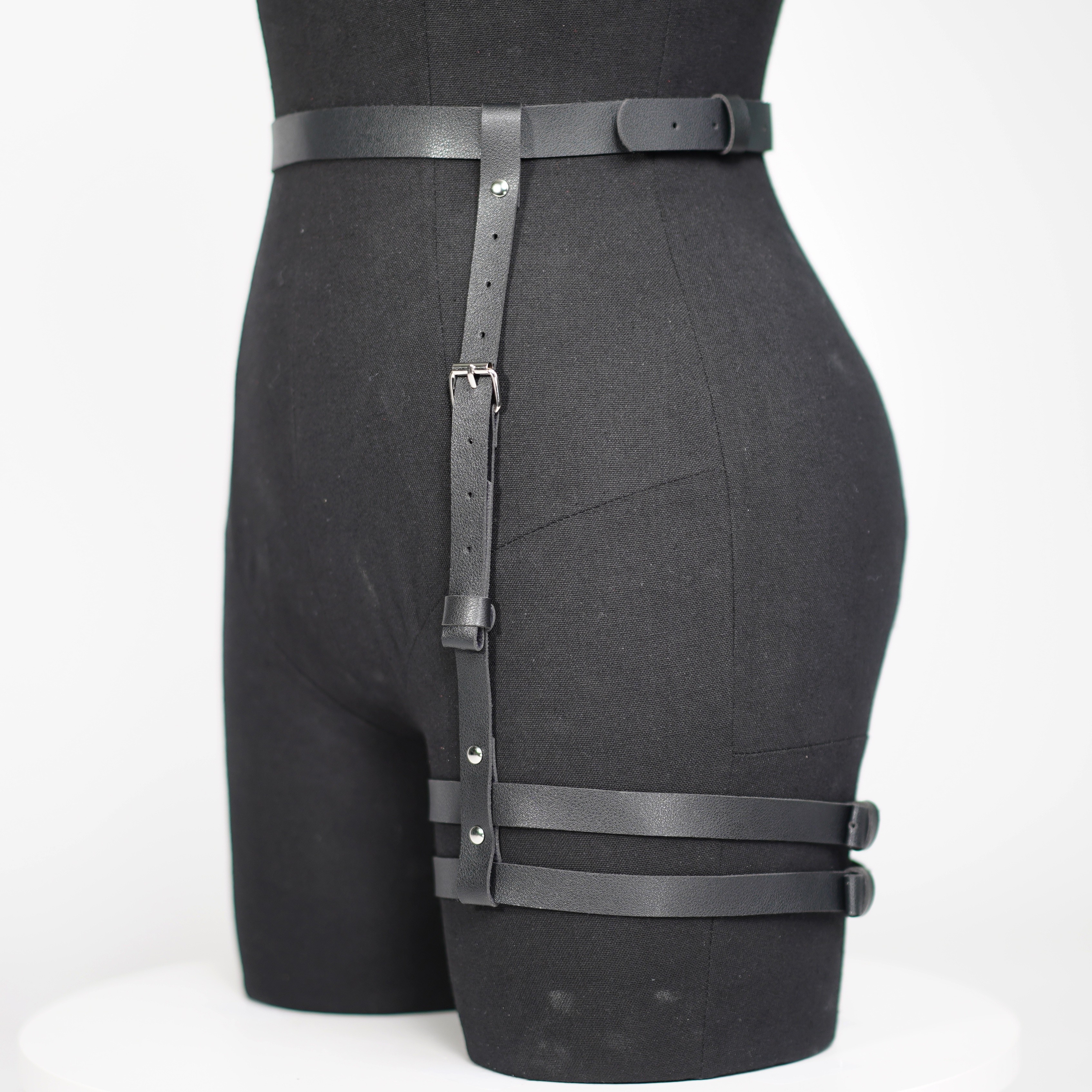 faux leather garter belt Spectrum Gerippter Glasdildo main image 0