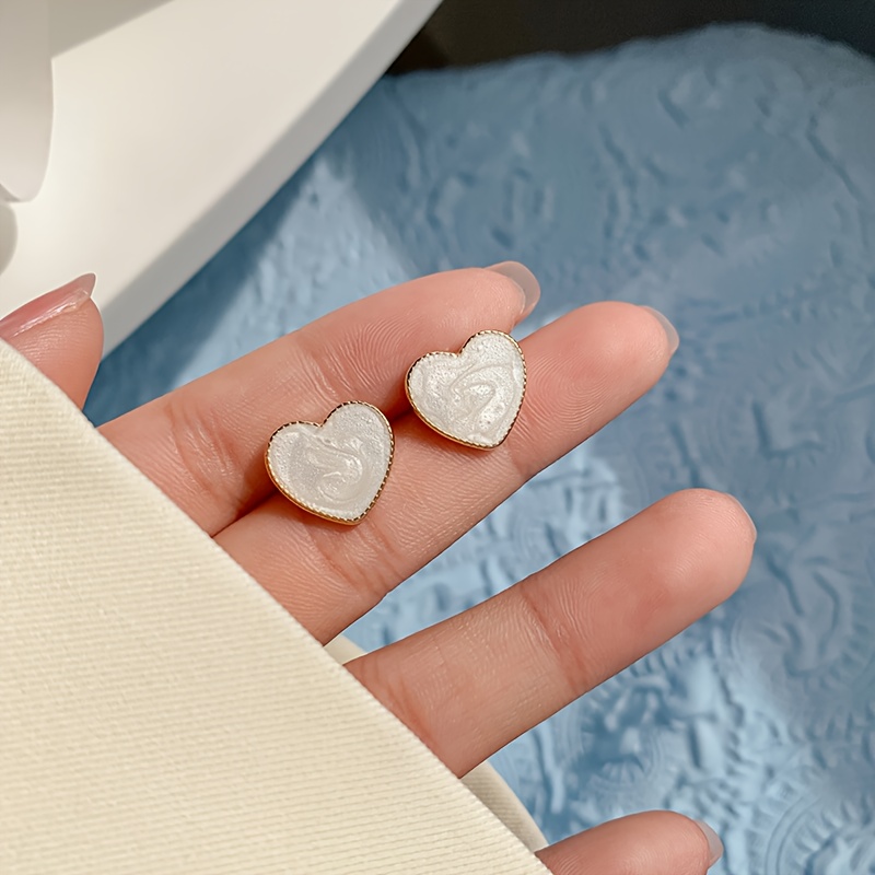 Image of 1 Pair Vintage Heart-shaped Clip-on Earrings, Alloy Fashion Ear Cuffs, Simple Korean Design, Daily & Gift Occasion, Valentine's Day Suitable, Wear, Cute Earrings