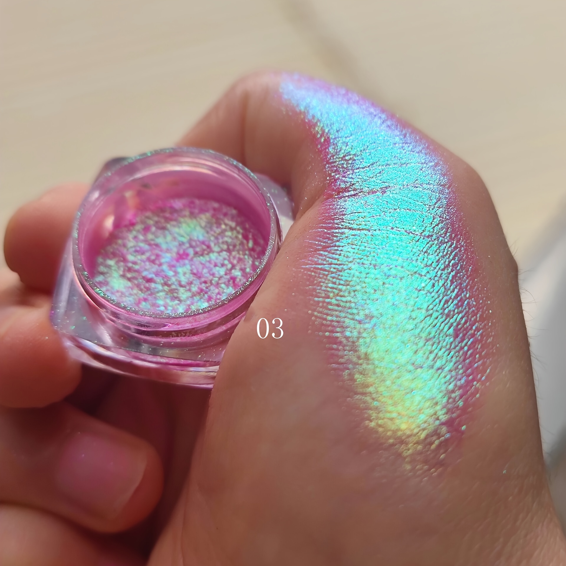 Lightweight Holographic Eyeshadow Powder, Color Gradient Eyeshadow ,  Highlighter Chrome High Pigmented Chameleon Eyeshadow ( Purple )