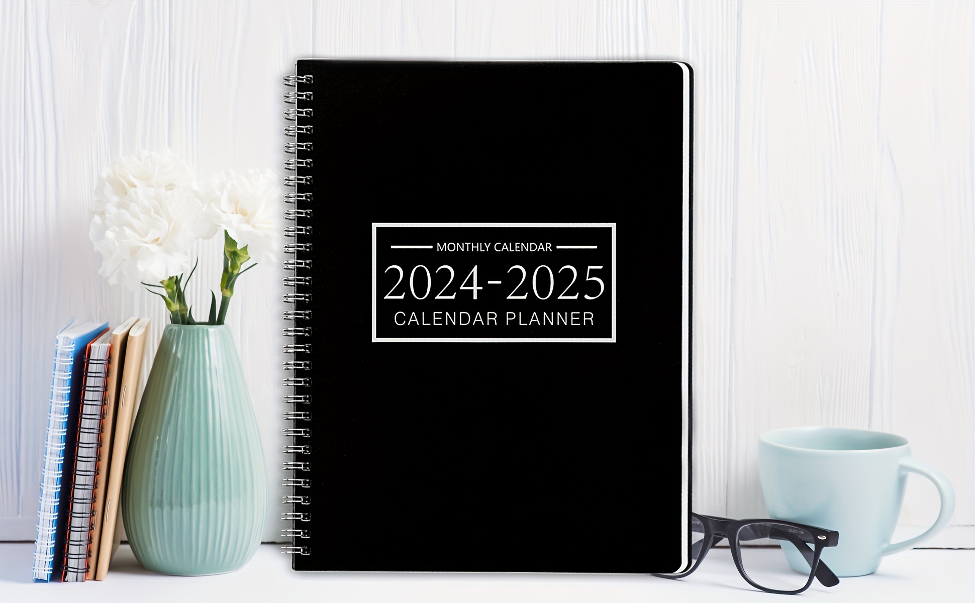 Calendrier de Poche 2024-2025 - Carnet d'Organisation Mensuel sur 2 Ans:  Planification Efficace, Suivi de Progrès et Inspirations Quotidiennes  (French