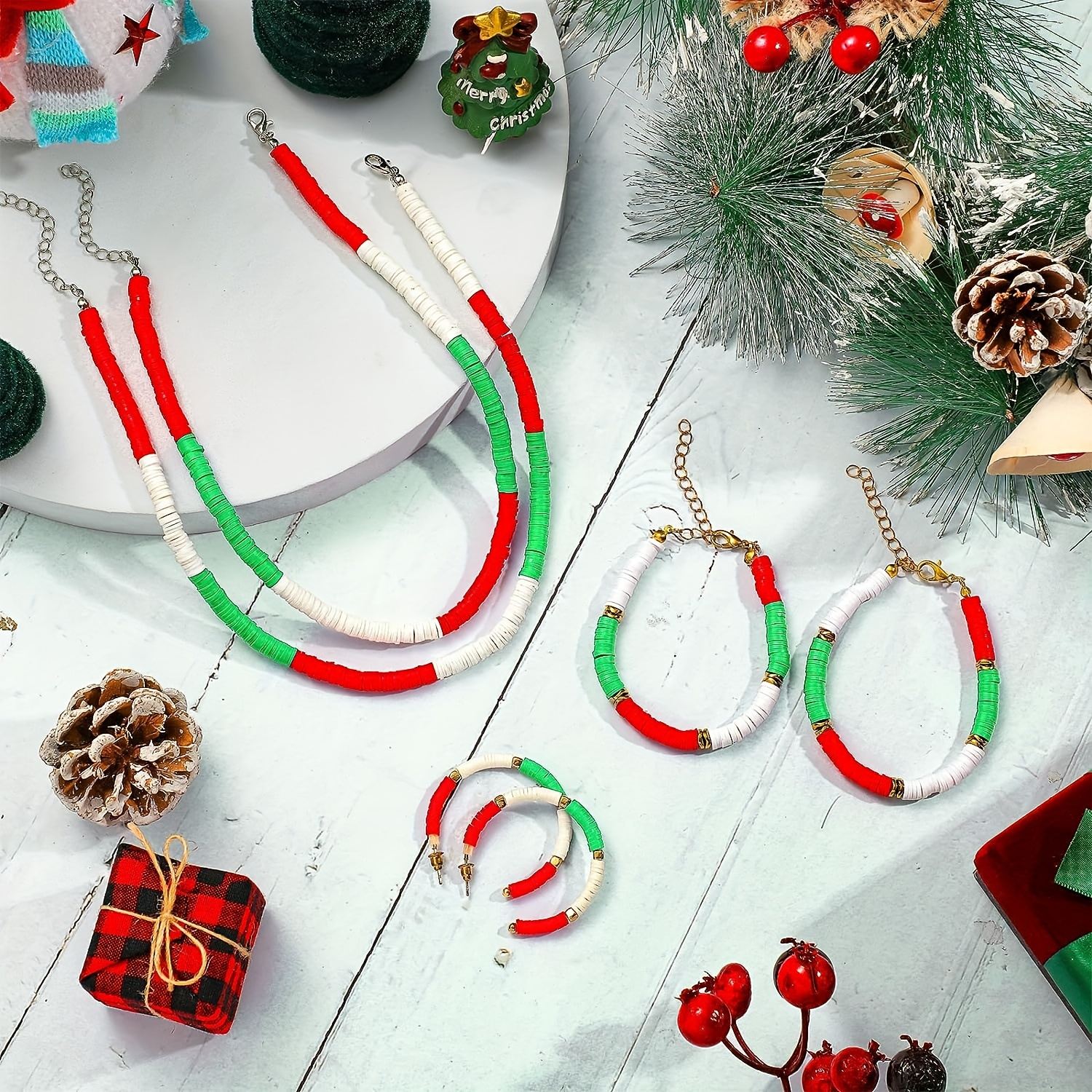 Fabriquer des bijoux de Noël (boucles d'oreilles, bracelet, collier)