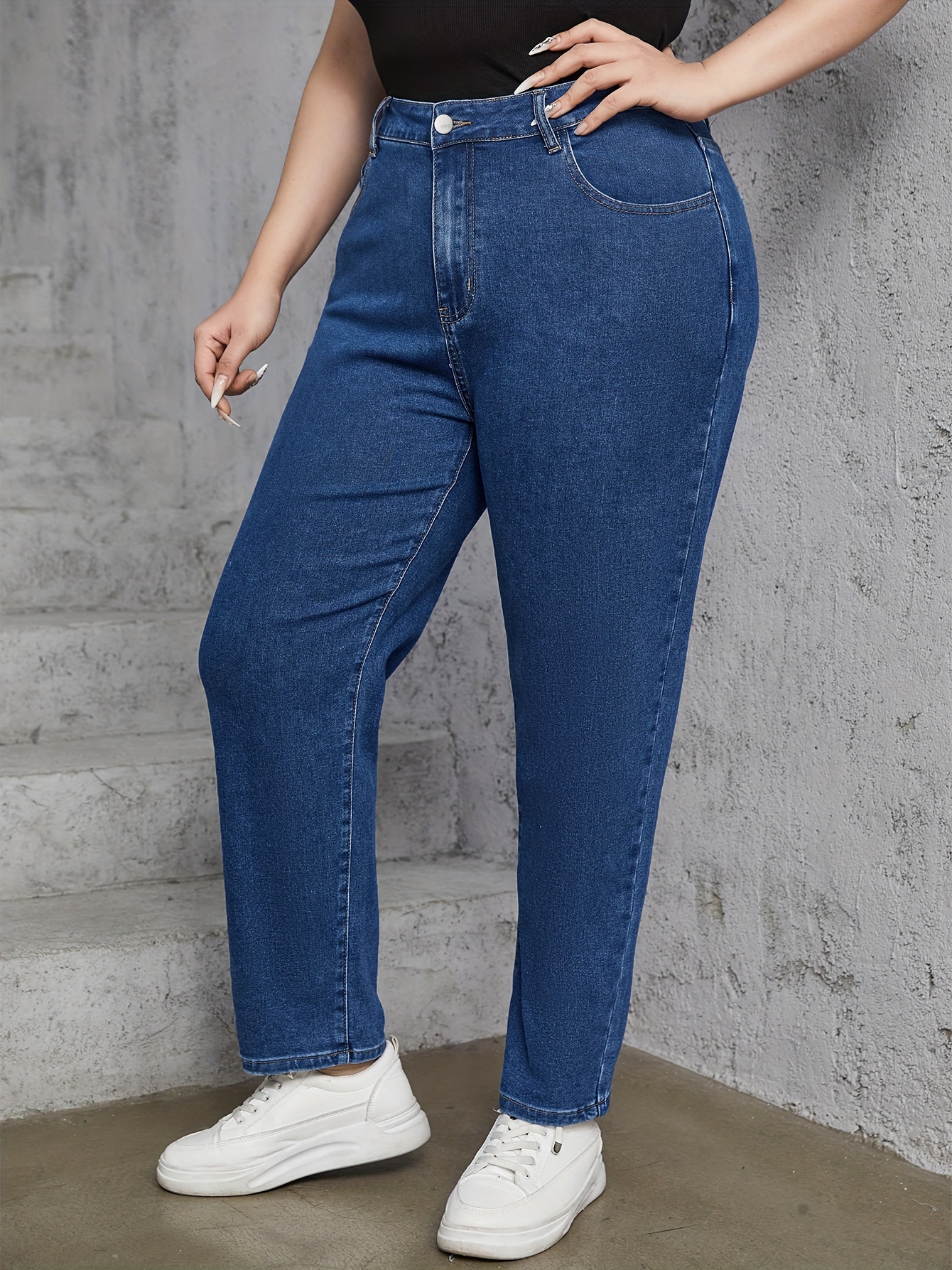 Womens Straight Fit Solid Jeans