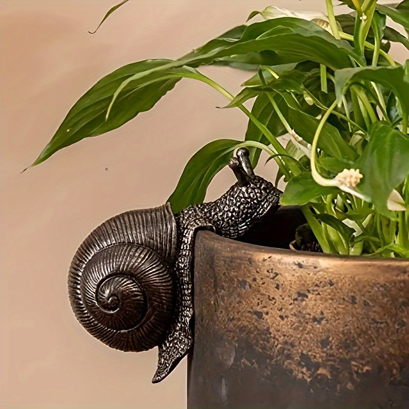 

1pc Handmade Snail Figure Plant Pot Hanger, Decorative Yard Art Ornament, Flower Planter Figurine, Room Decor, Home Decor