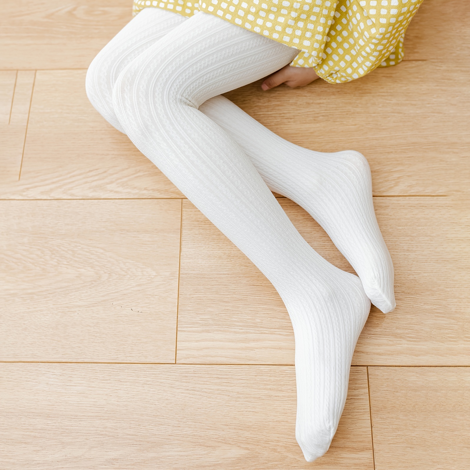 Hue Chunky Cable Knit Tights in White