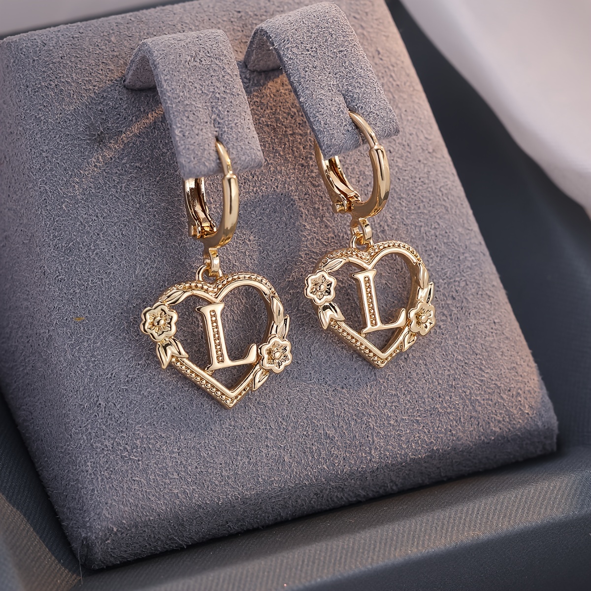 TEMU 2pcs Golden Letter Heart Flower Clip-on Earrings For Women, Exquisite Fashion Jewelry Suitable For Banquets And Parties