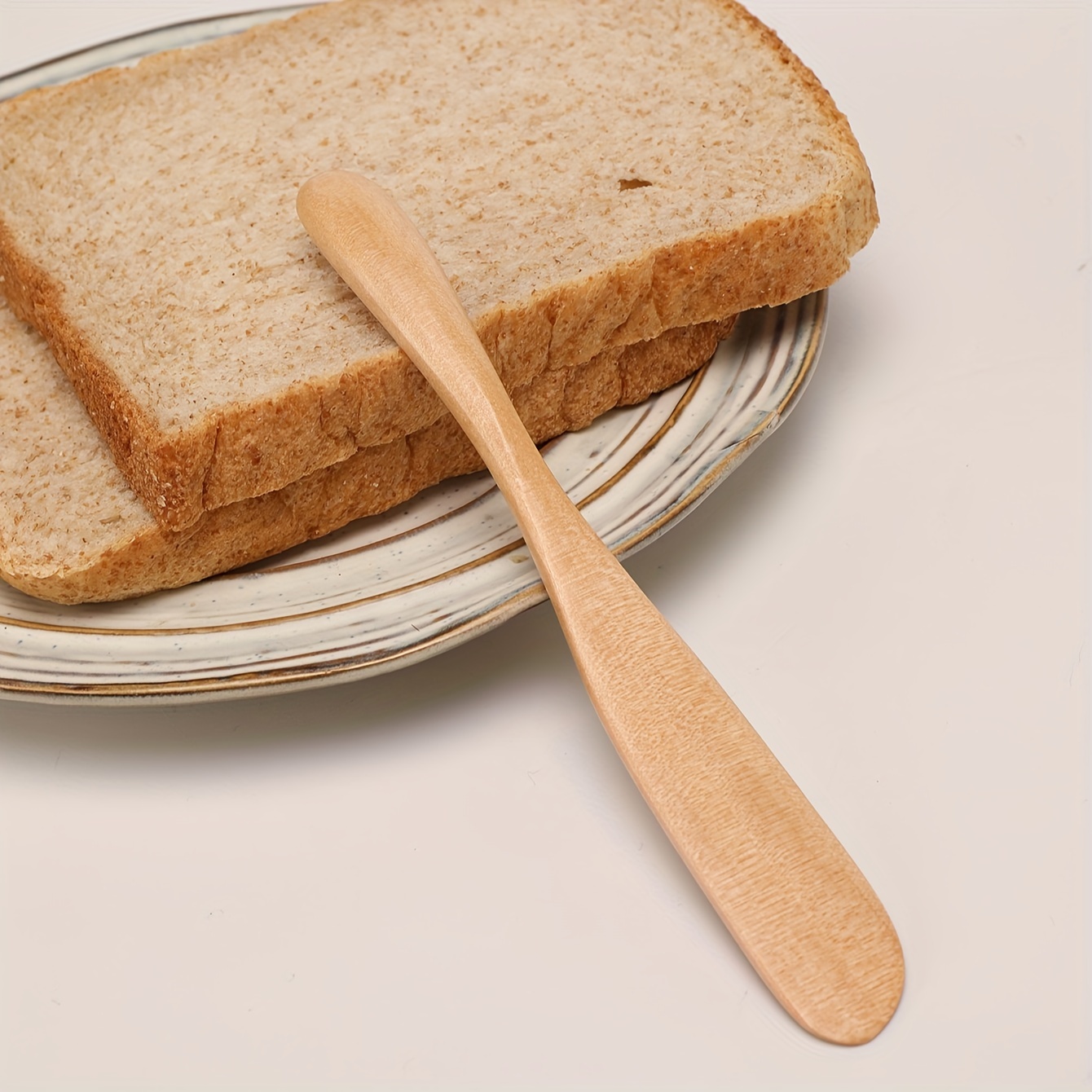 Spreader knife for sandwiches