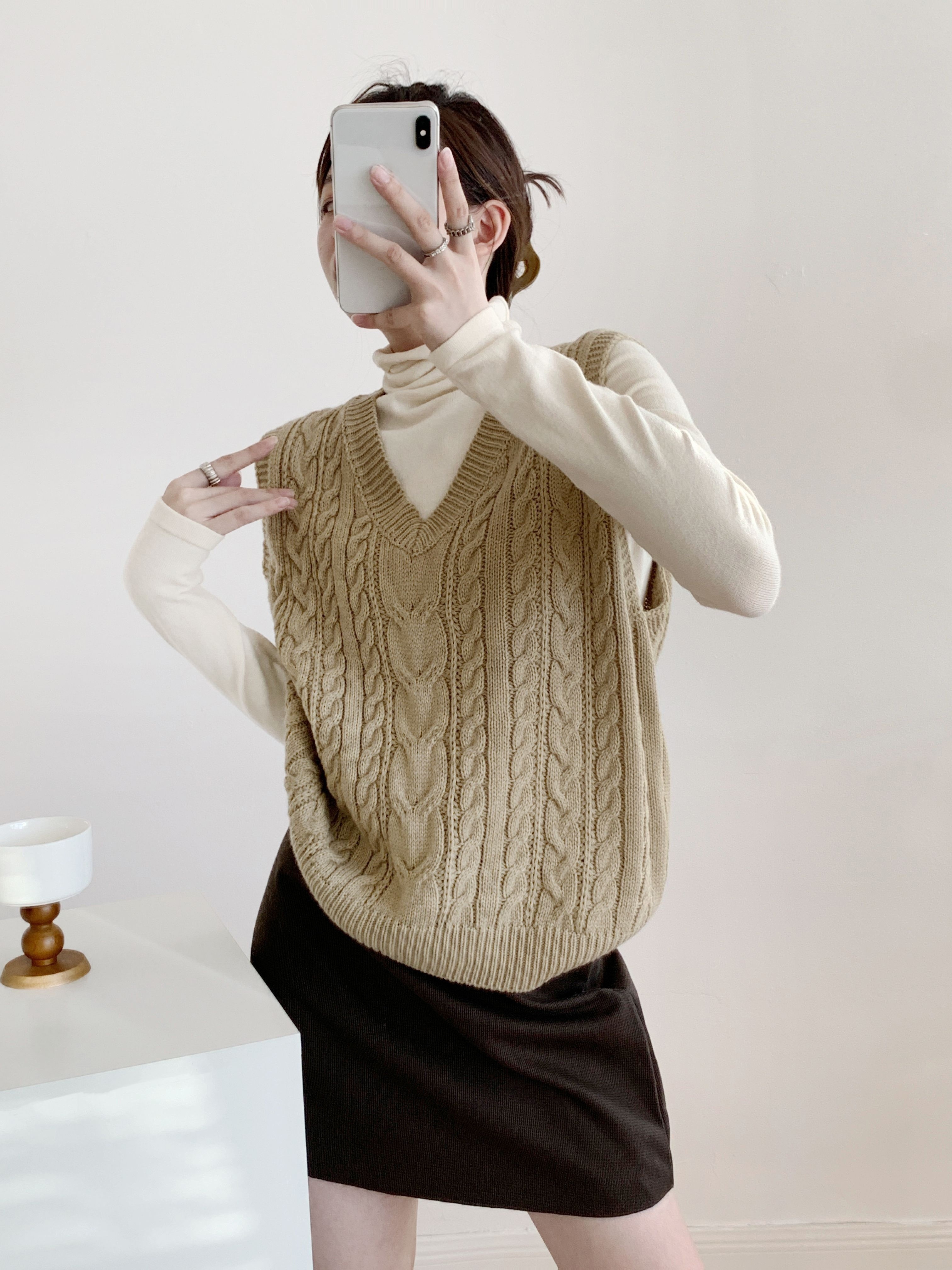Women's Sweater Vest V-Neck Casual Loose Knit Sweater Vest Aesthetic Clothes