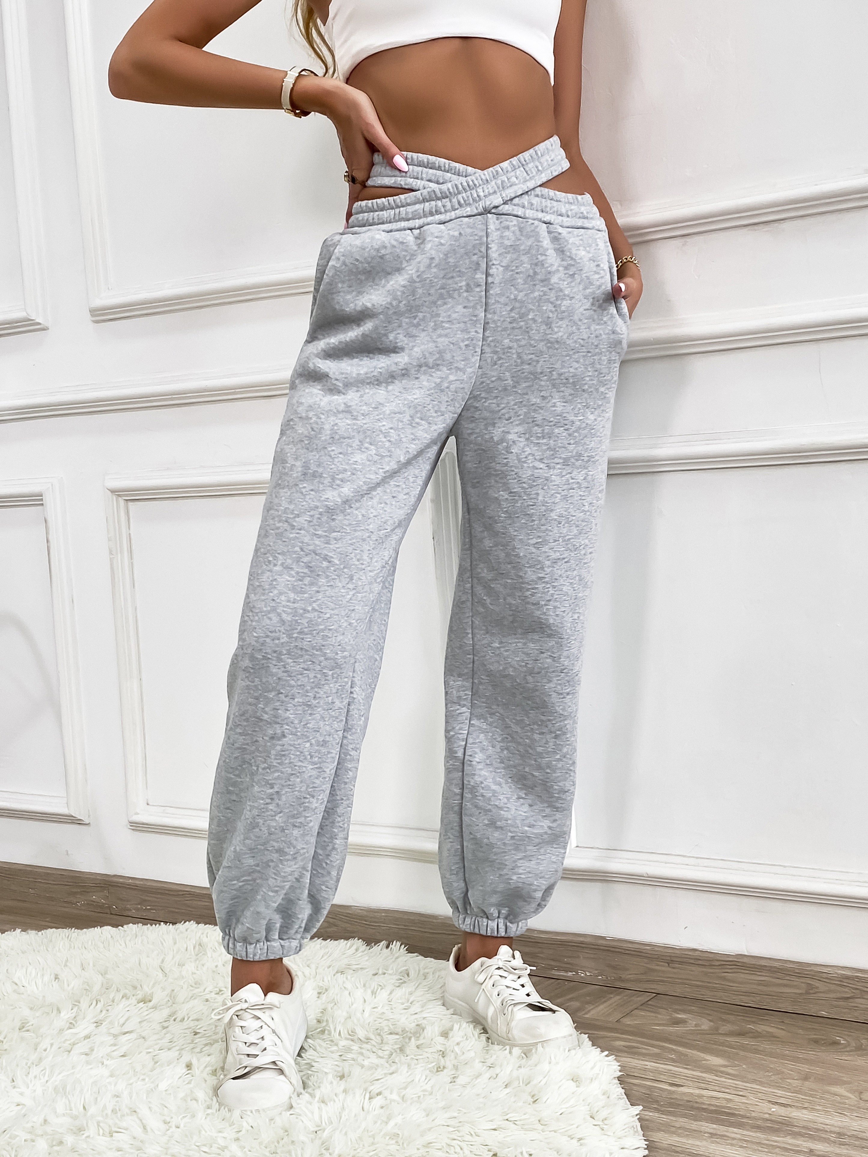 Mɪʀᴀɴᴅᴀ Pᴀʀᴋᴇʀ, Anyone else love that baggy sweat pants are in style?  These baggy wide leg sweats from Target are my new fave! Comment N60 for  outfit lin