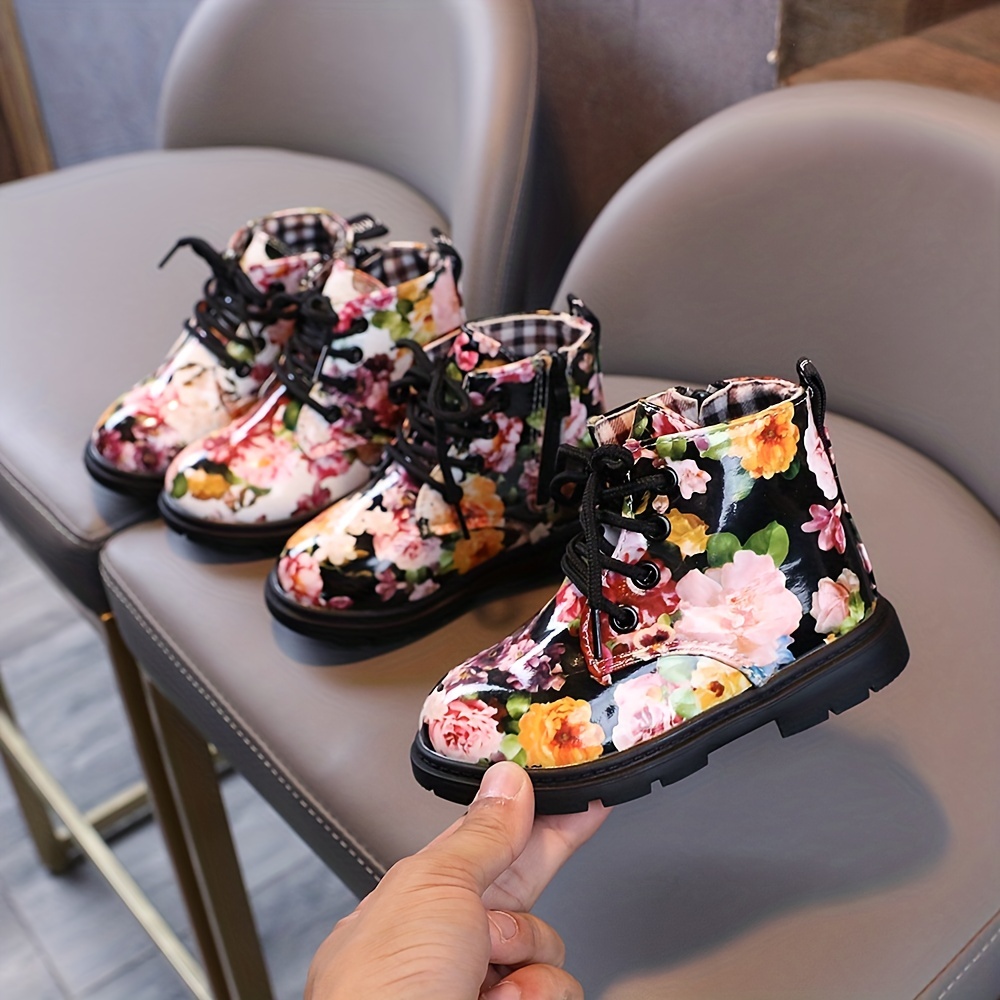 Zapatos, botas y más para niñas pequeñas