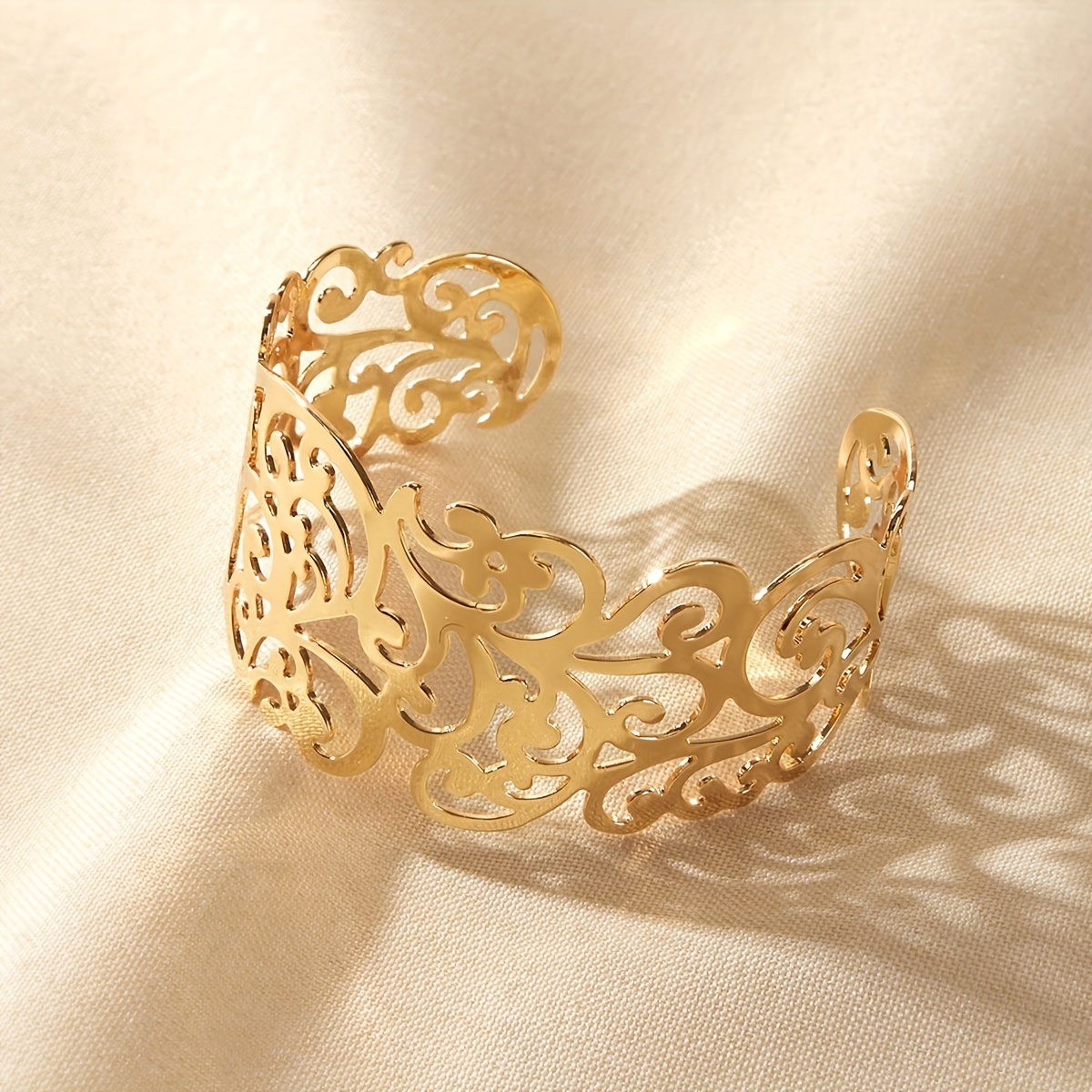 

Unique Hollow Flower Pattern Design Cuff Bangle Cuff Bracelet Iron Plated Jewelry Bohemian Ethic Style Personality Hand Jewelry