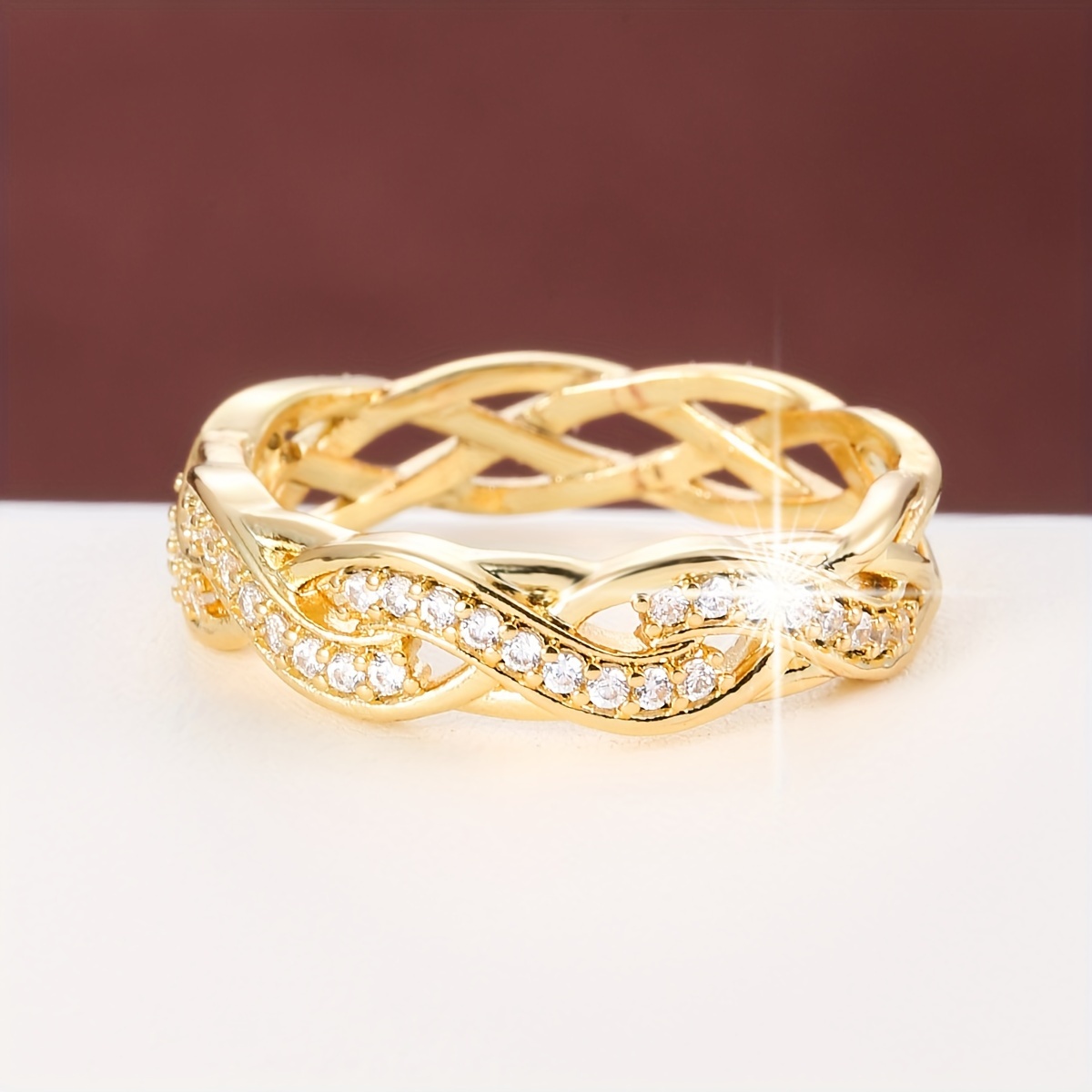 TEMU Anillo De Banda Elegante Con Diseño De Trenzado Brillante, Circonitas Brillantes Pavimentadas, Plateado U Dorado. El Que Mejor Se A Tus Atuendos