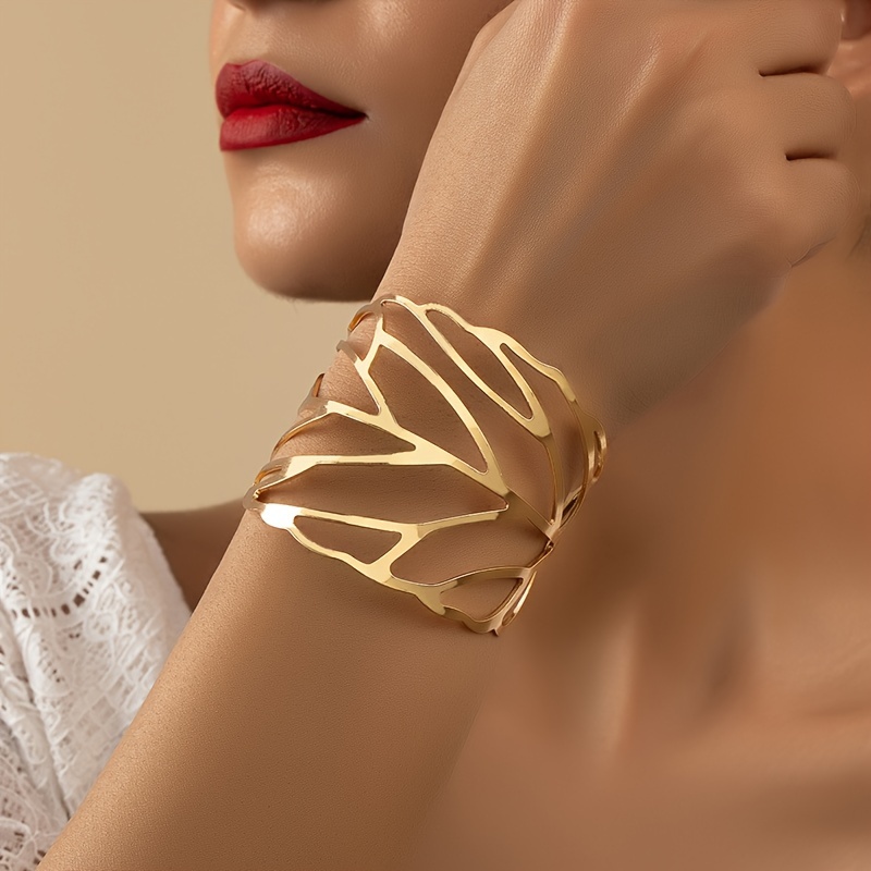 

Unique Hollow Leaf Design Cuff Bangle Bracelet Alloy 14k Plated Jewelry Elegant Ethic Style Trendy Female Party Hand Decor