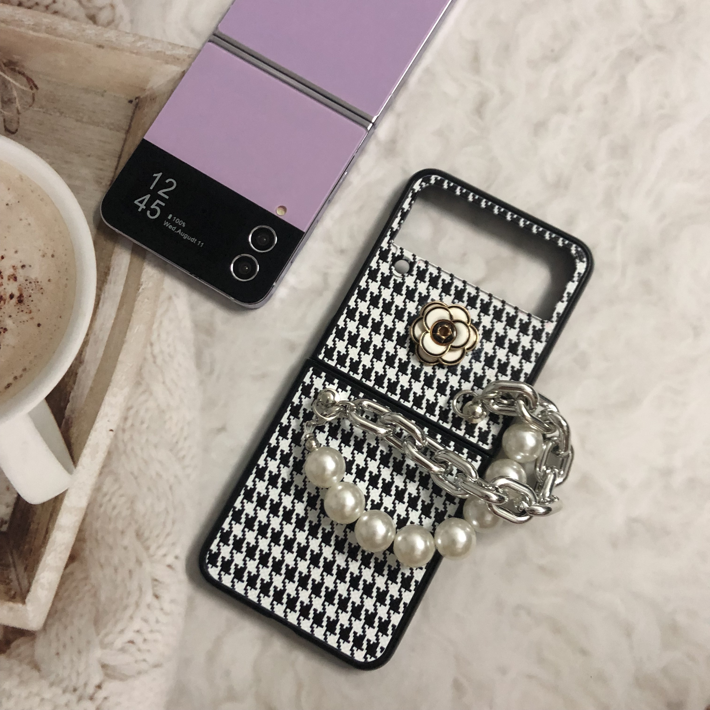 Universal Folding Mobile Phone Case Four-leaf Clover Square Artificial  Diamond-set Bracket For Z Flip3/z Flip4 - Temu