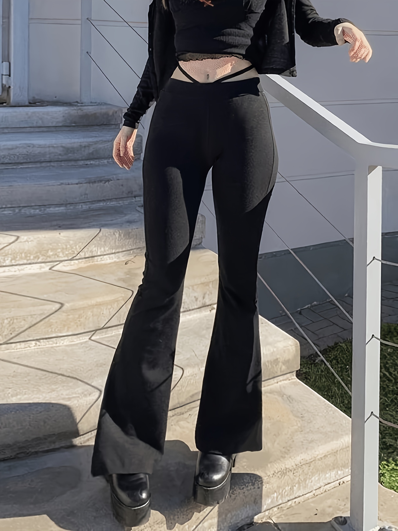 Outfits with Black Bootcut Leggings