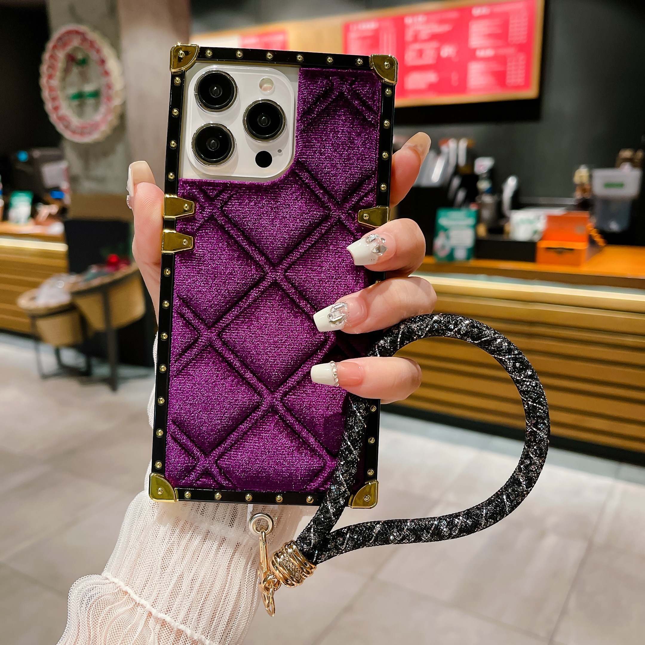 Luxury Velvet Large Plaid Square Trunk Phone Case Back Cover With Hand Strap For 15 Pro Max 15 Pro 15 Plus 15 14 Pro Max 14 Pro 14 Plus 14 13 Pro Max 13 Pro 13 For IPhone 12 Pro Max 12 Pro 12