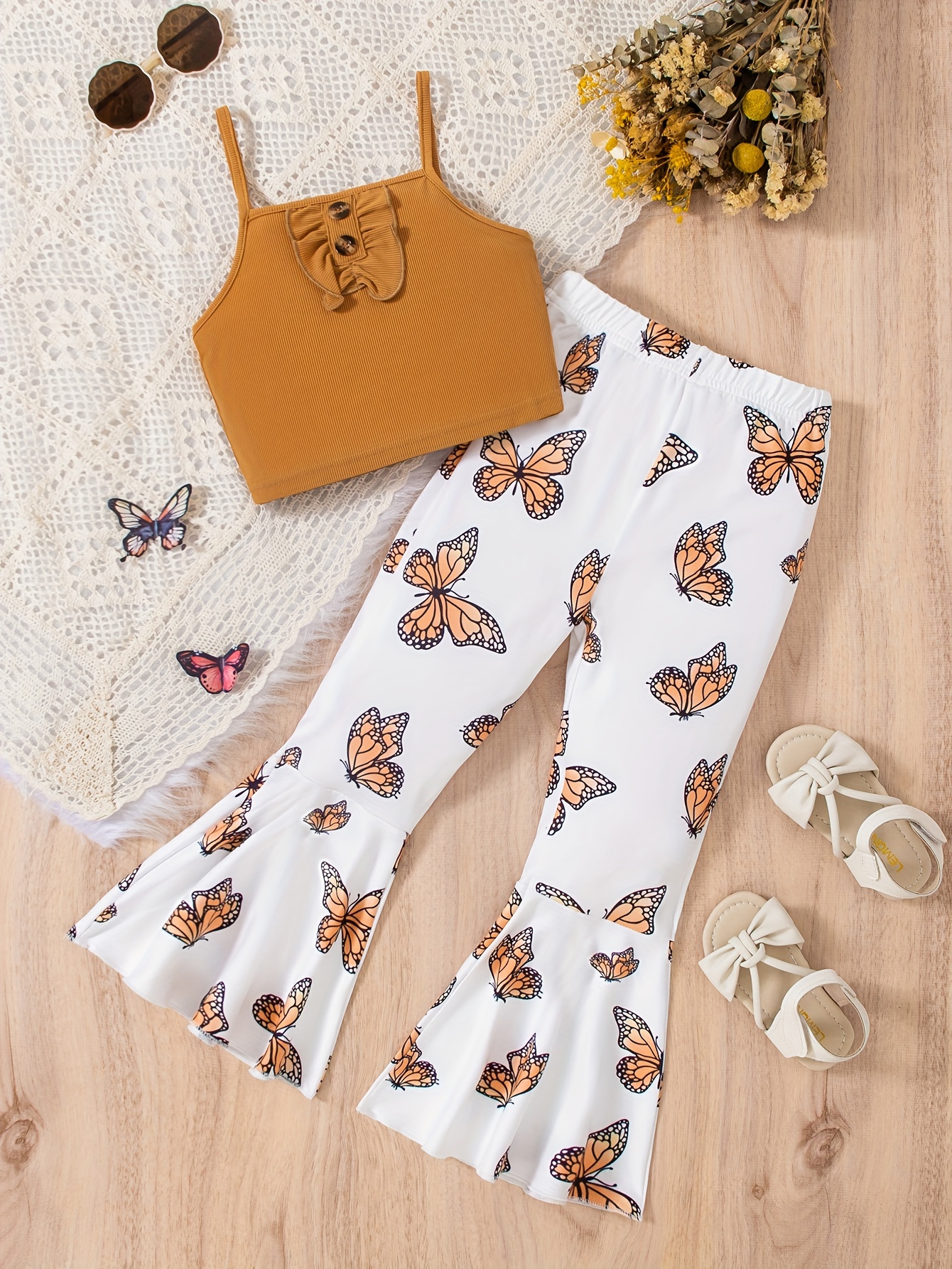 2pcs Baby Girl Button Front Self-tie Cami Crop Top and Allover Butterfly Print Flared Pants Set