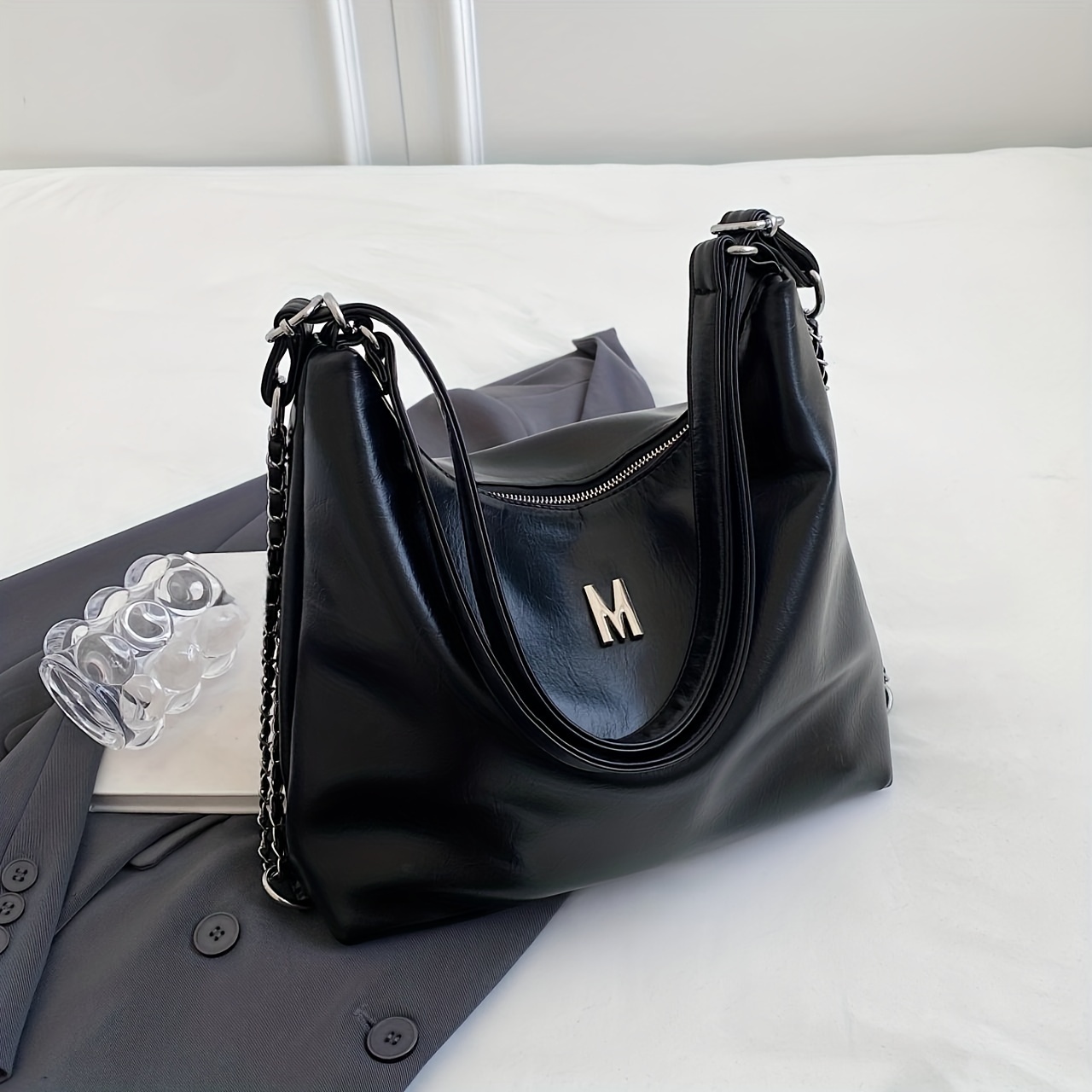 Shoulder Bag in Glossy Black Leather