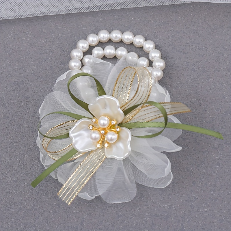 De Elegante Koninklijke Kaart Van De Partijuitnodiging Met Beige Fonkelende Linten En Kroon Image109003829