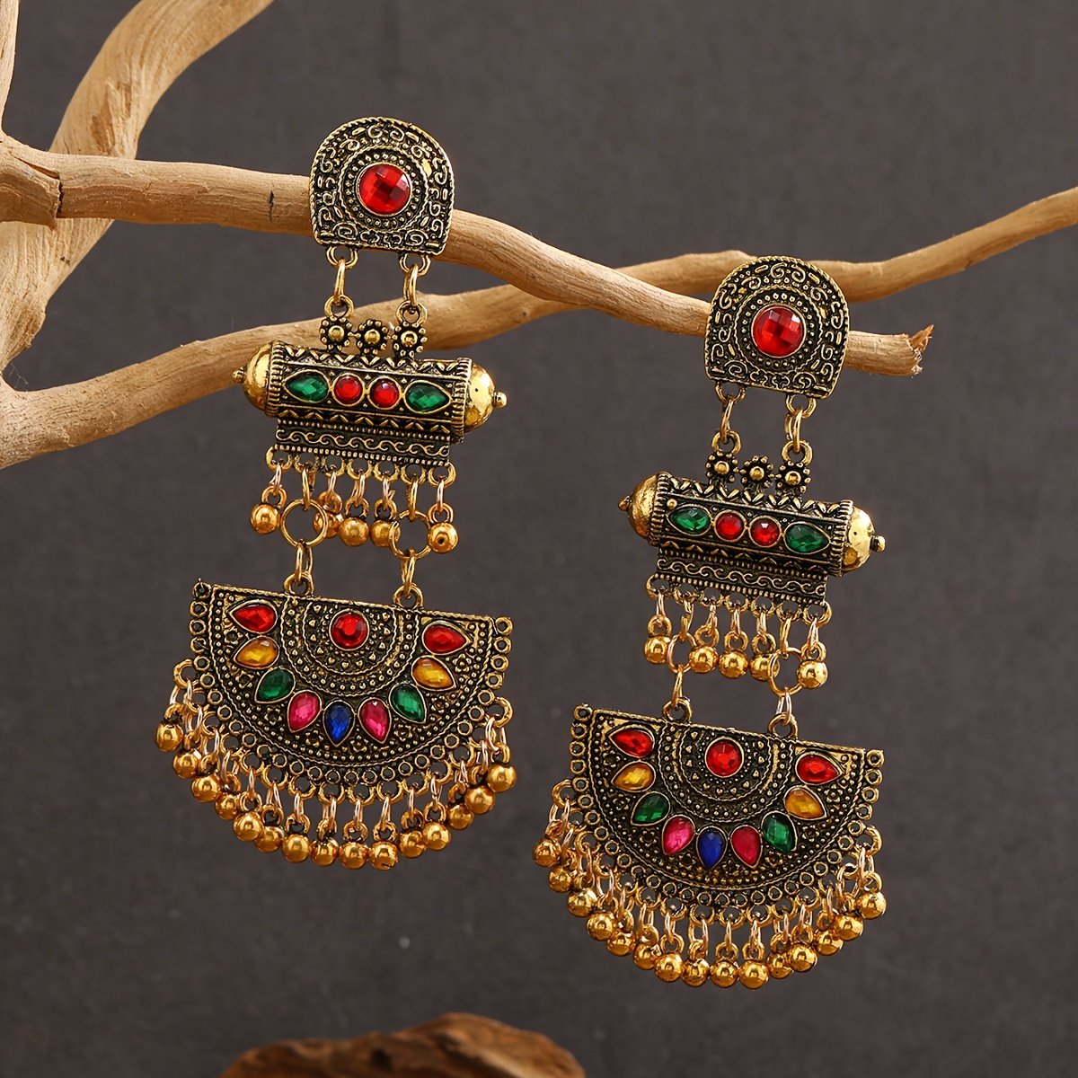 

Vintage Carved Pattern Dangle Earrings Colorful Shiny Rhinestone Inlaid Bohemian Court Style Alloy Jewelry Female Earrings